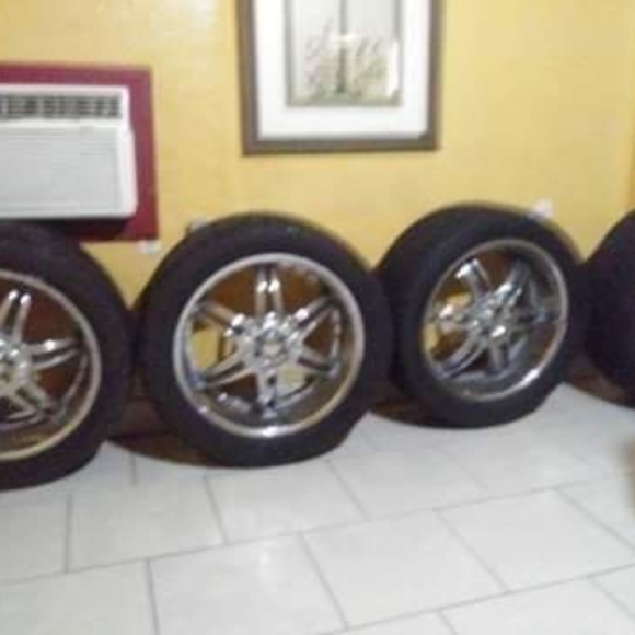 VCT 22" RIMS W/TIRES - Picture 3 of 5